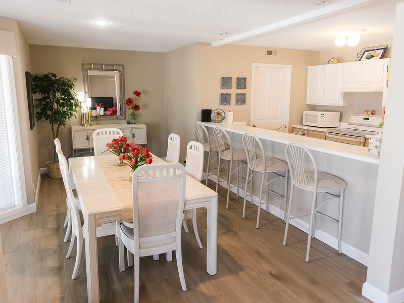 DINING AREA AND BREAKFAST BAR 