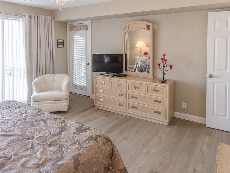 BEDROOM 1 - KING BED
