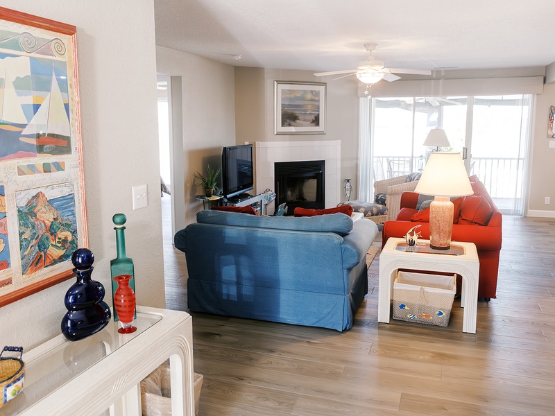 FRONT FOYER 