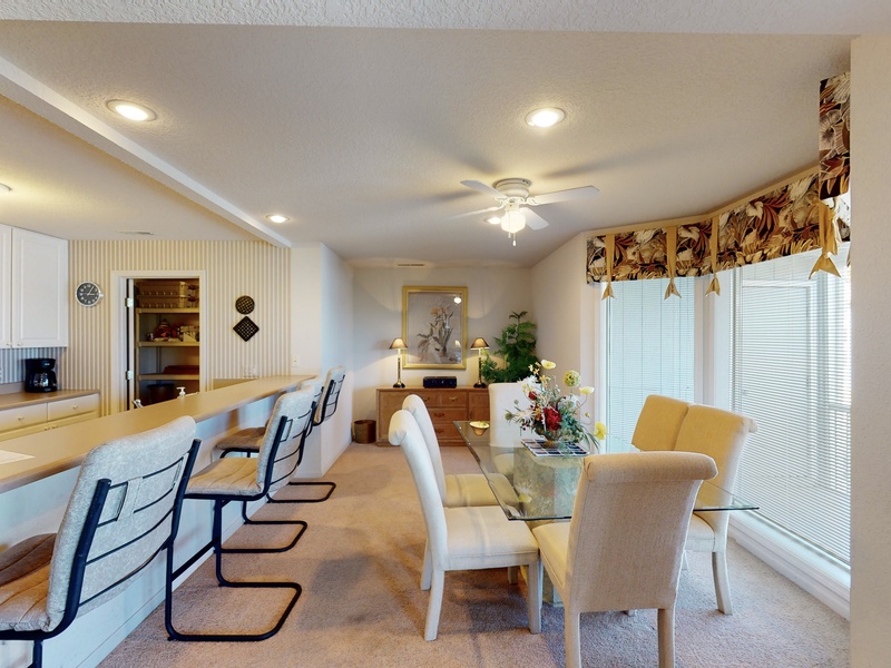 Dining area and breakfast bar