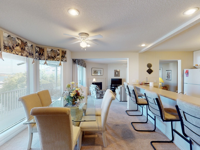 Dining area and breakfast bar