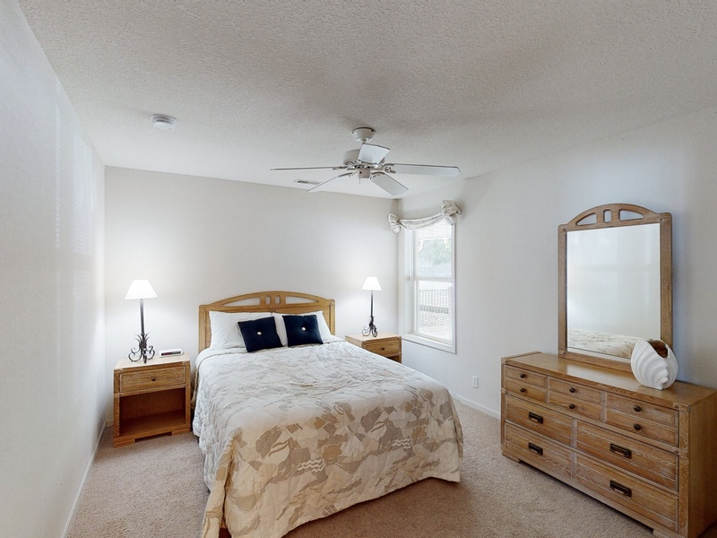 Bedroom 2 - Queen bed