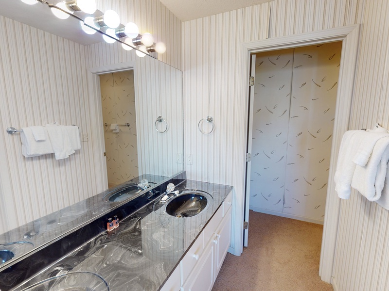 Bathroom 1 - adjoining bedroom 1