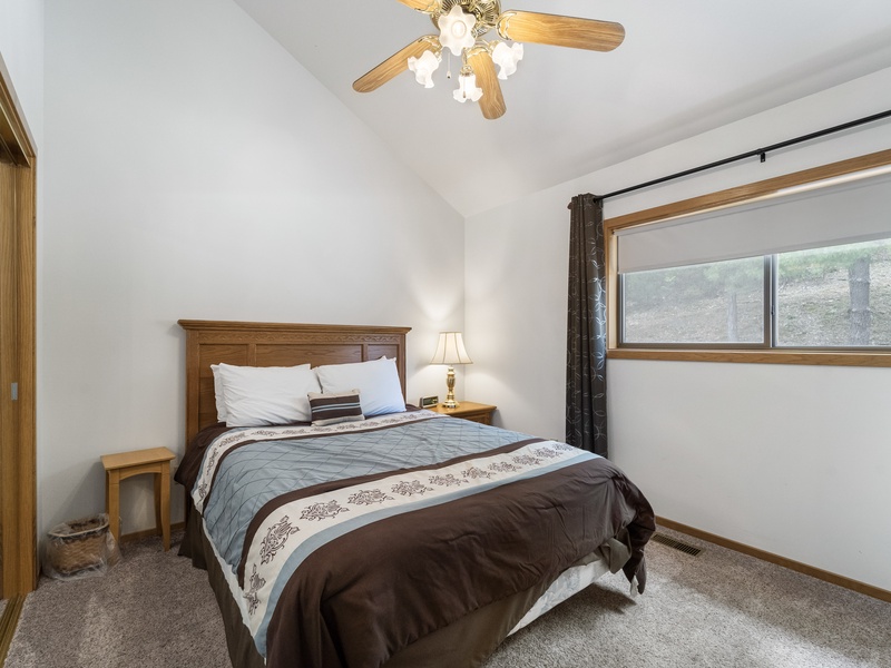 Bedroom 2 - Queen bed