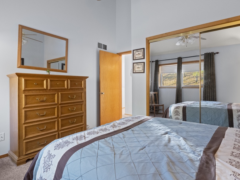 Bedroom 2 - Queen bed on upper level