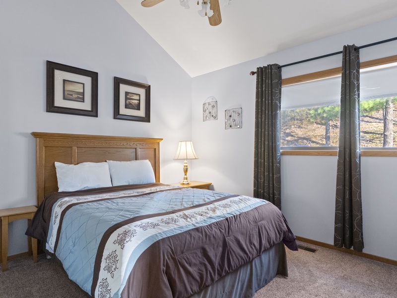 Bedroom 2 - Queen bed on upper level