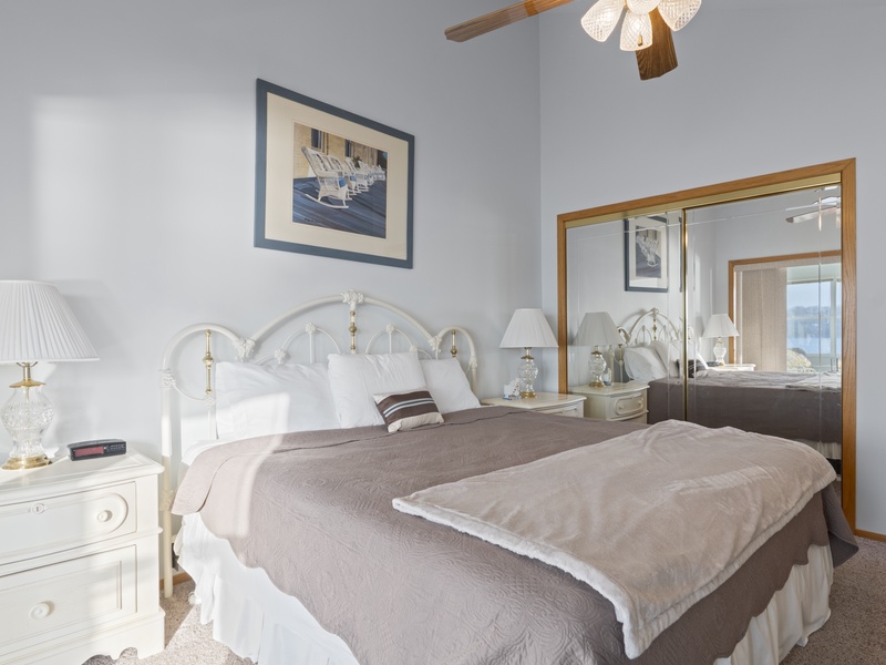 Bedroom 1 - King bed upper level