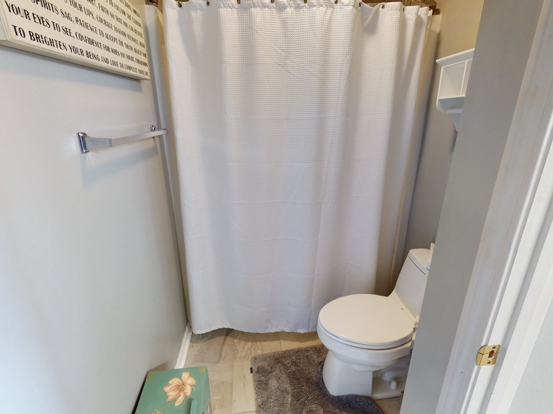 BATHROOM 4