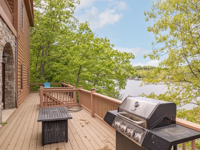 LAKESIDE DECK
