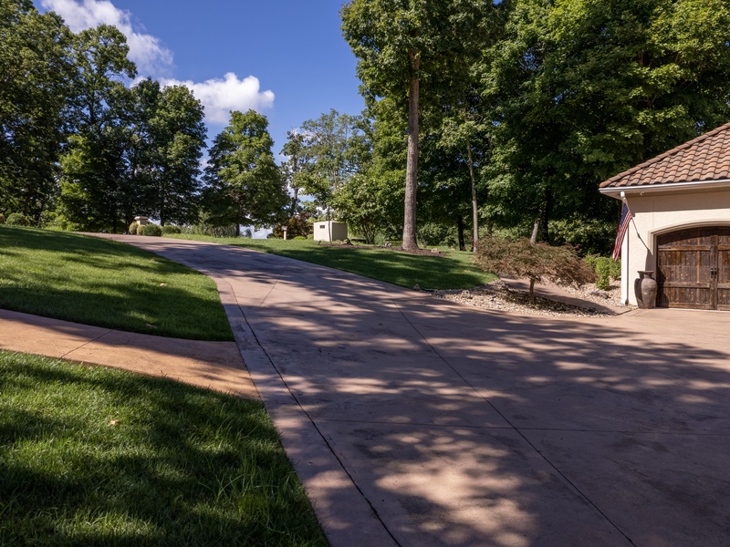 Driveway to street