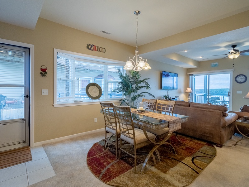 ENTRY AND DINING AREA