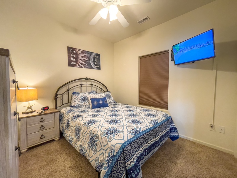 Bedroom 2 - Queen bed