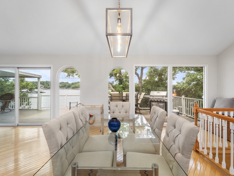 Lakeview dining area 
