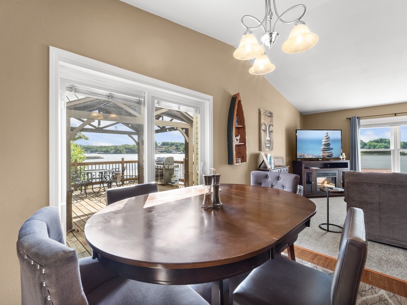Dining area with lakeview