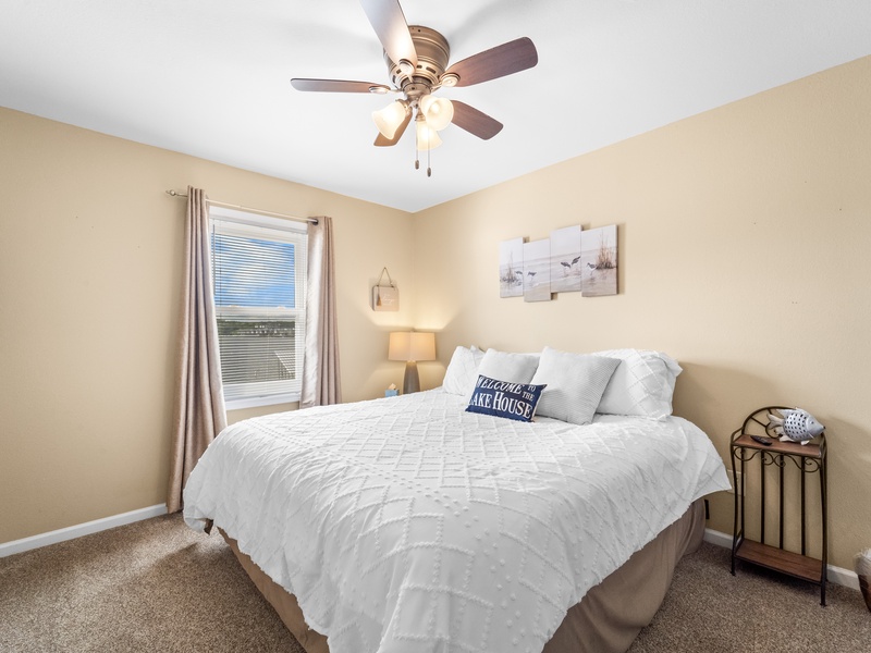 Bedroom 2 - Queen bed