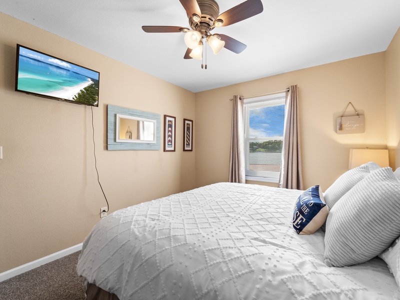 Bedroom 2 - Queen bed