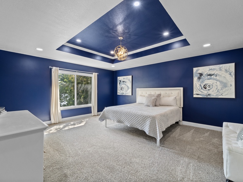 BEDROOM 2 - KING BED LAKEVIEW MAIN LEVEL