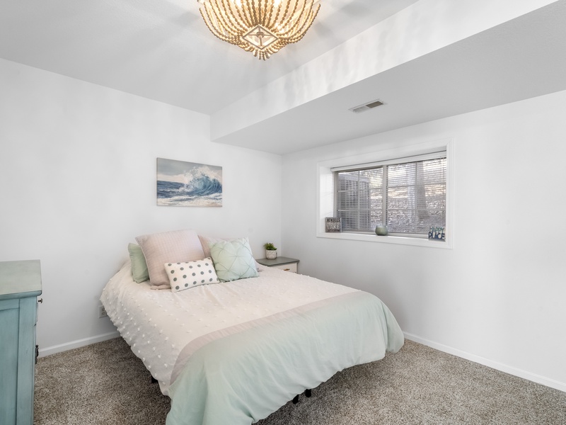 Bedroom 3 - Queen bed on lower level