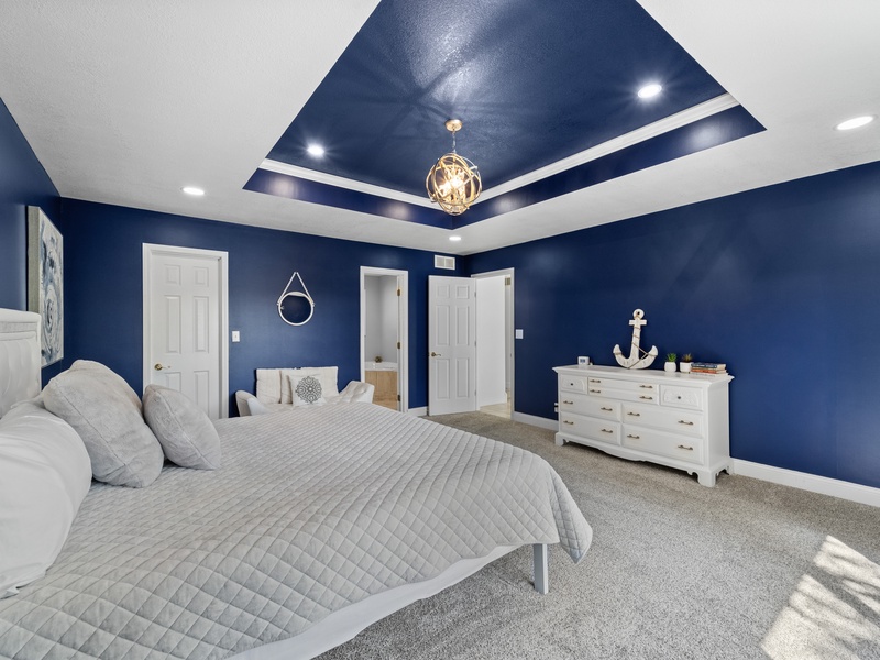 BEDROOM 2 - KING BED LAKEVIEW MAIN LEVEL