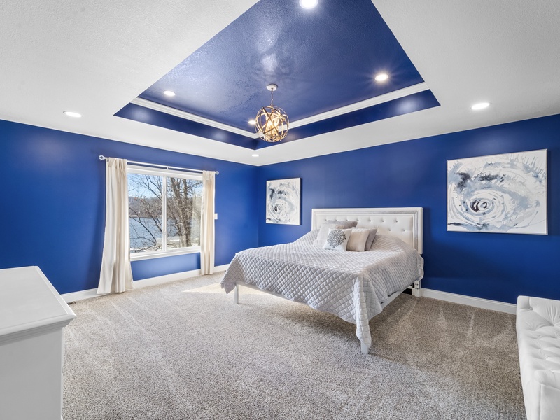 Bedroom 1 - King with lakeview on entry level