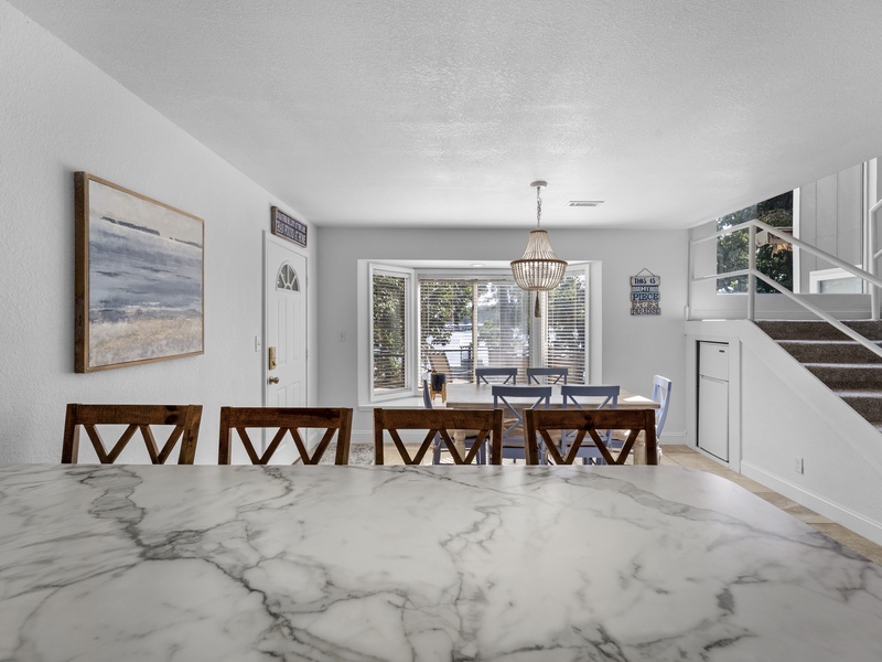 BREAKFAST BAR AND DINING AREA