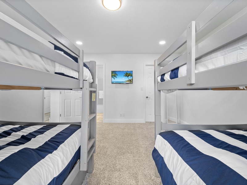 BEDROOM 3 - 2 FULL BUNK BEDS LAKEVIEW MAIN LEVEL