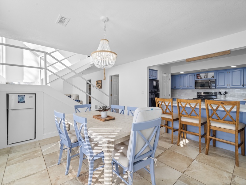 Dining area and breakfast bar