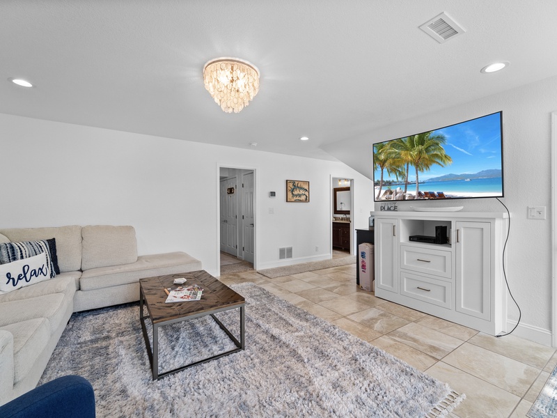 LAKEVIEW LIVING AREA ON LOWER LEVEL