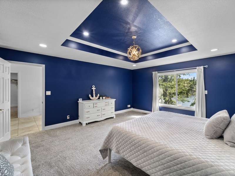 BEDROOM 2 - KING BED LAKEVIEW MAIN LEVEL