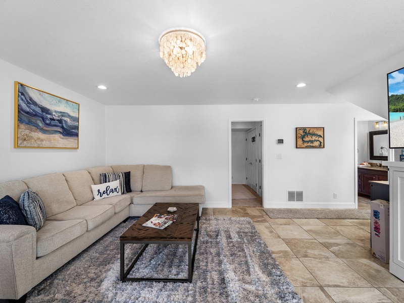 LAKEVIEW LIVING AREA ON LOWER LEVEL