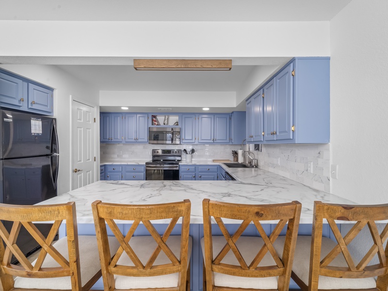 Breakfast bar and kitchen
