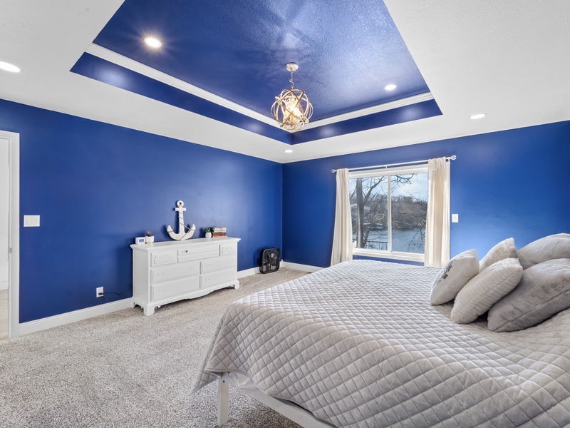 Bedroom 1 - King with lakeview on entry level