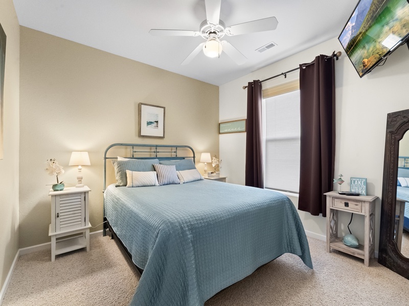 Bedroom 2 - Queen bed