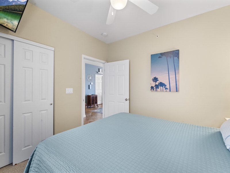 Bedroom 2 - Queen bed