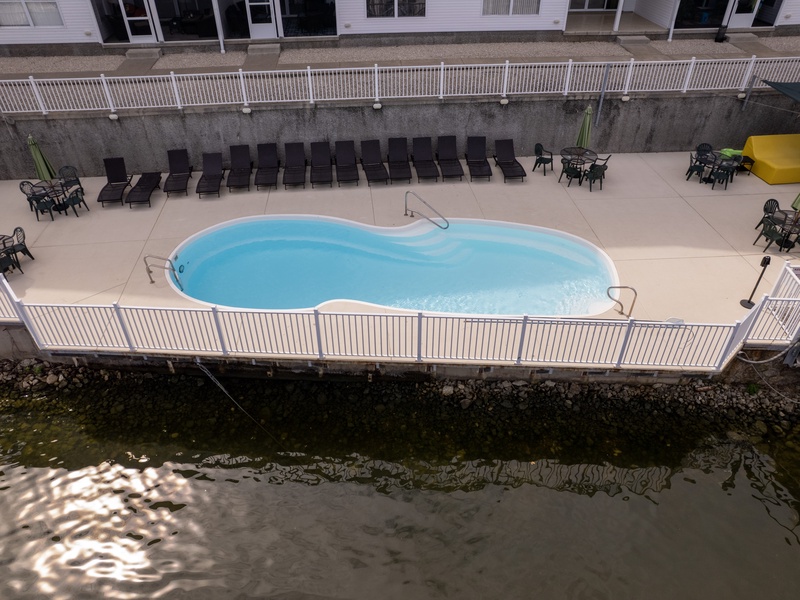 LAKESIDE COMPLEX POOL