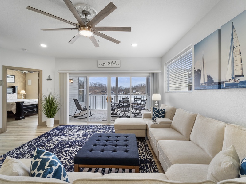UPPER LEVEL LAKEVIEW LIVING AREA