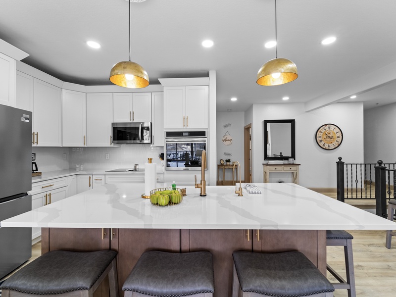UPPER LEVEL KITCHEN ISLAND WITH SEATING