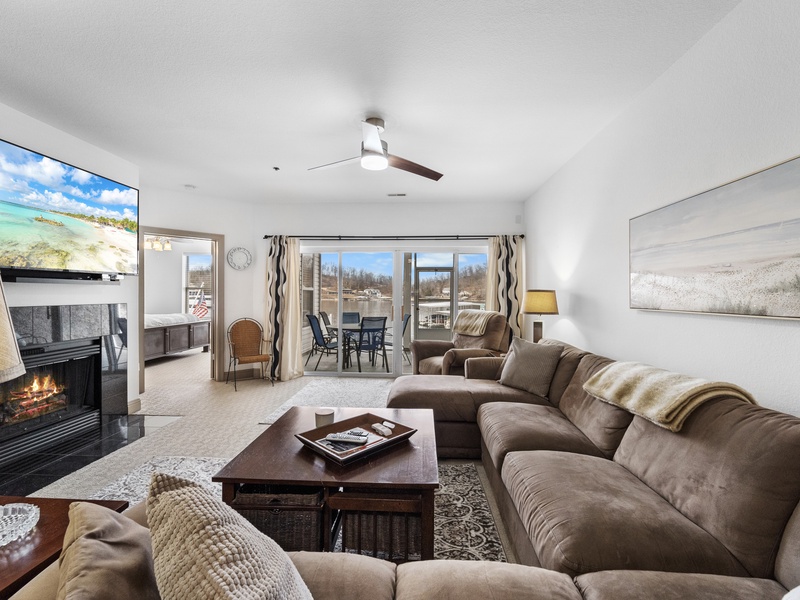 LOWER LEVEL LIVING AREA