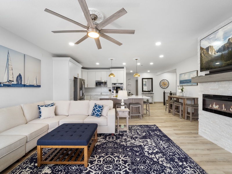 UPPER LEVEL LAKEVIEW LIVING AREA
