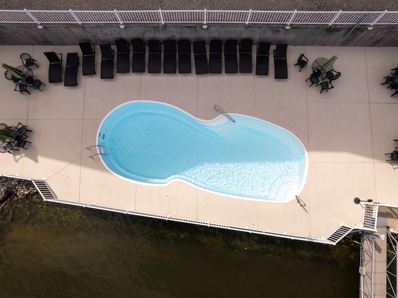 LAKESIDE COMPLEX POOL