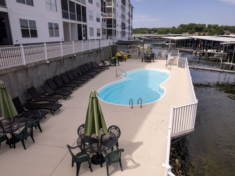 LAKESIDE COMPLEX POOL