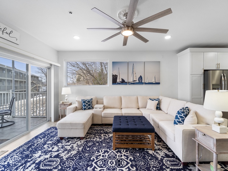 UPPER LEVEL LAKEVIEW LIVING AREA