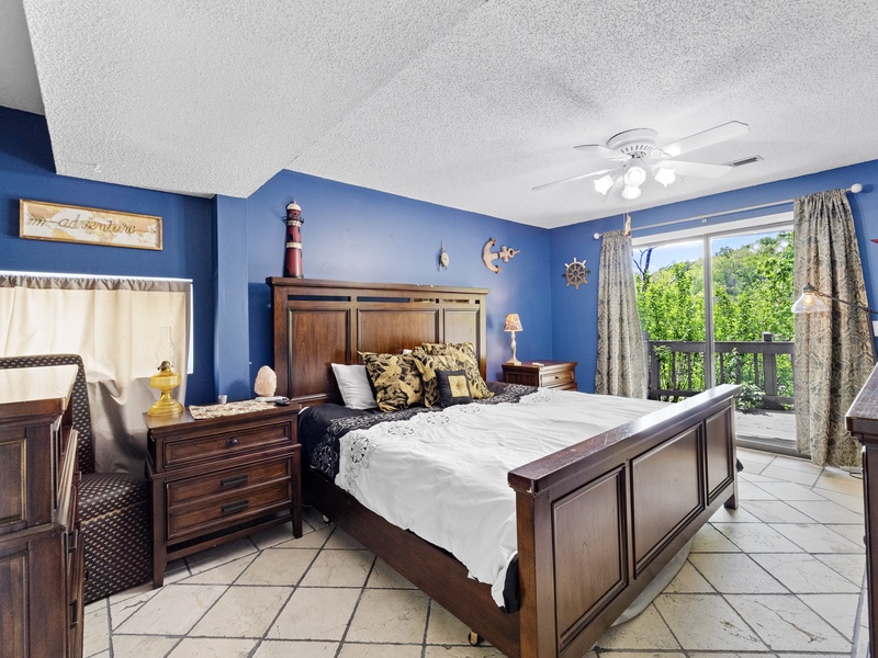 Bedroom 4 - King bed lower level