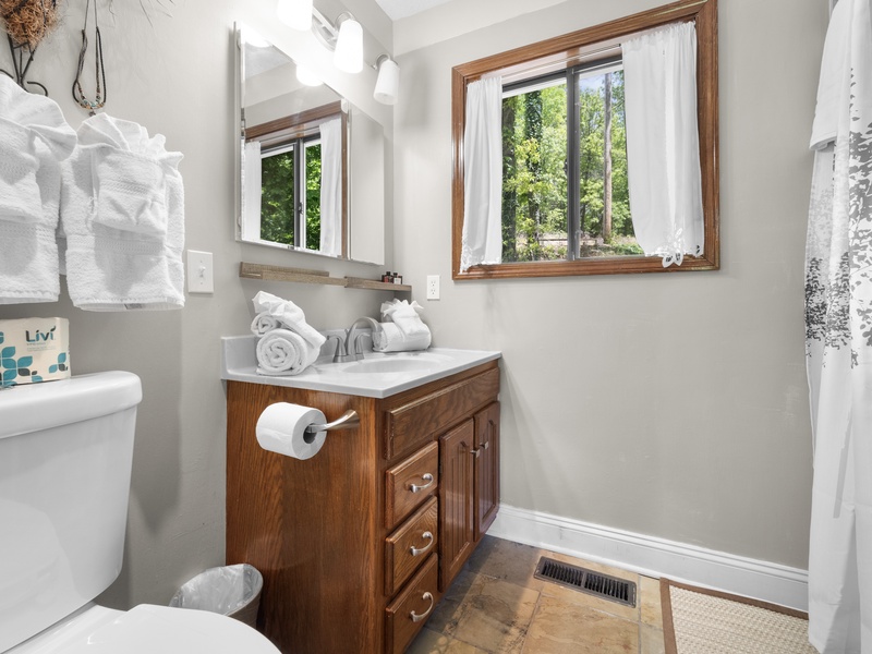 Bathroom 1 - adjoining bedroom 1