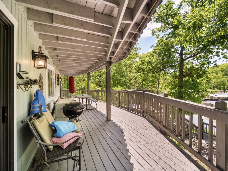 Lower level deck