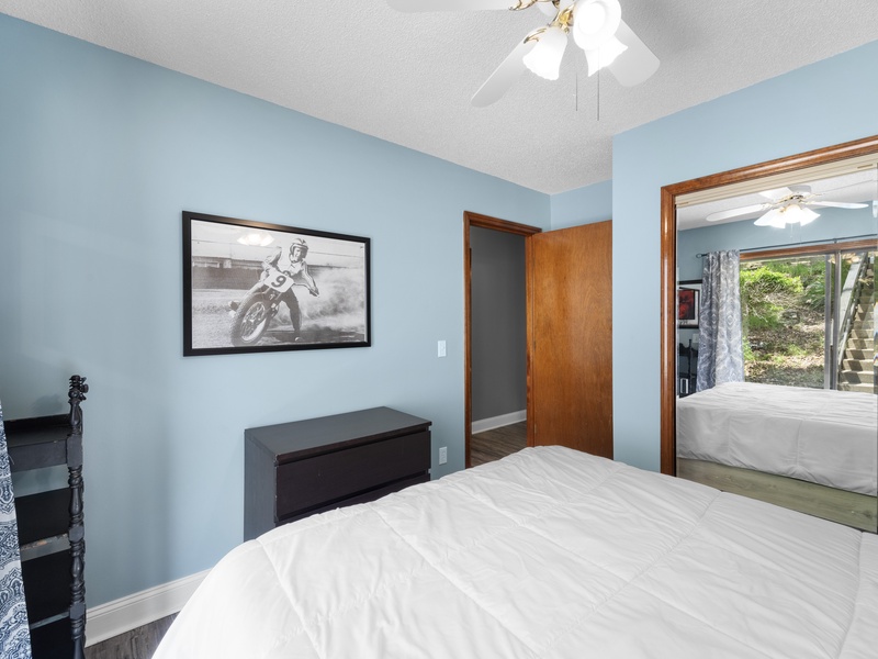 Bedroom 2 - Queen bed