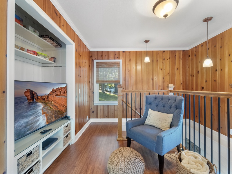 LAKESIDE LIVING AREA