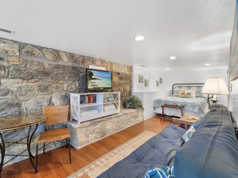 BEDROOM 3 - QUEEN BED, FULL BED AND FULL FUTON