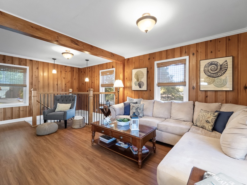 LAKESIDE LIVING AREA