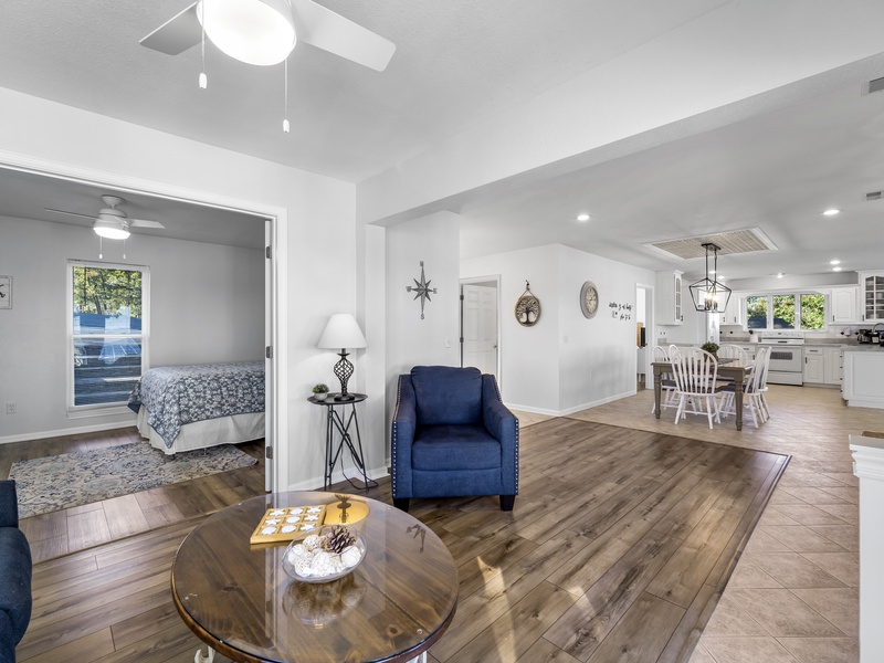 LAKESIDE SITTING AREA